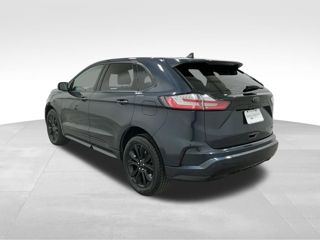 Used 2022 Ford Edge SE w/ Black Appearance Package image 3