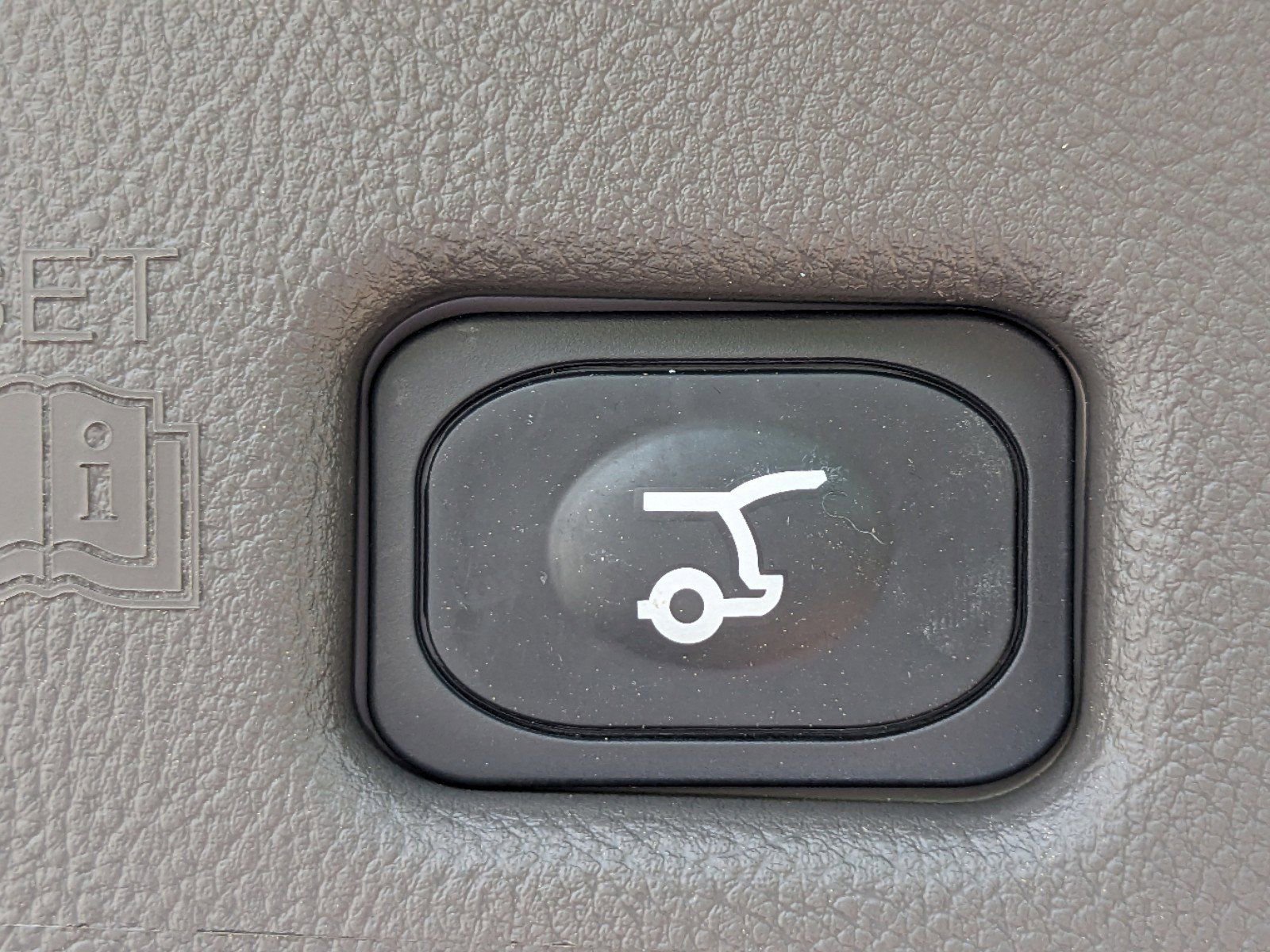 Certified 2023 Lincoln Nautilus Reserve w/ Equipment Group 201A image 15