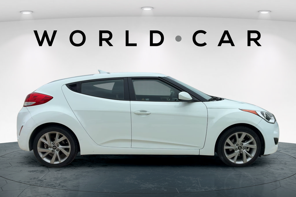 Used 2016 Hyundai Veloster FWD image 11