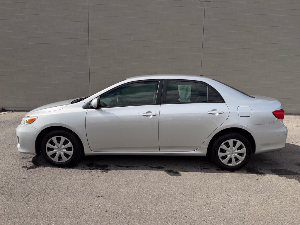 Used 2011 Toyota Corolla LE FWD image 2