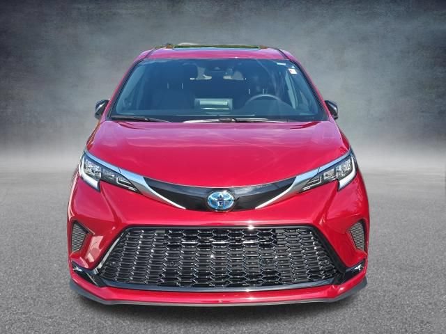 Used 2024 Toyota Sienna XSE w/ XSE Premium Package FWD image 3