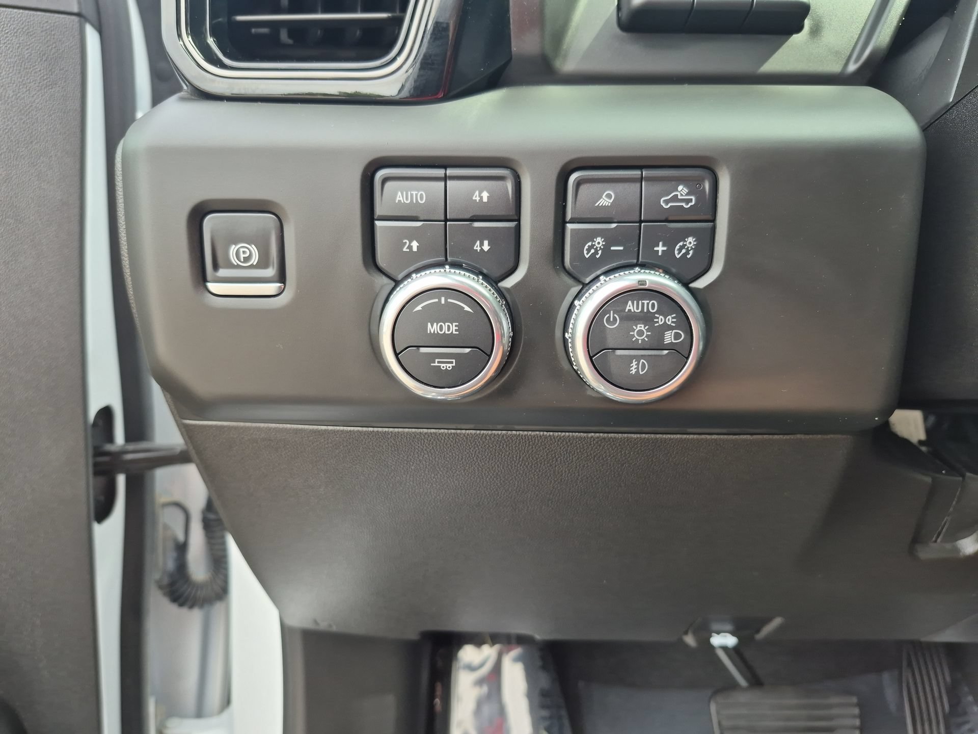 Certified 2025 GMC Sierra 2500 AT4 w/ AT4 Premium Plus Package AWD/4WD image 18