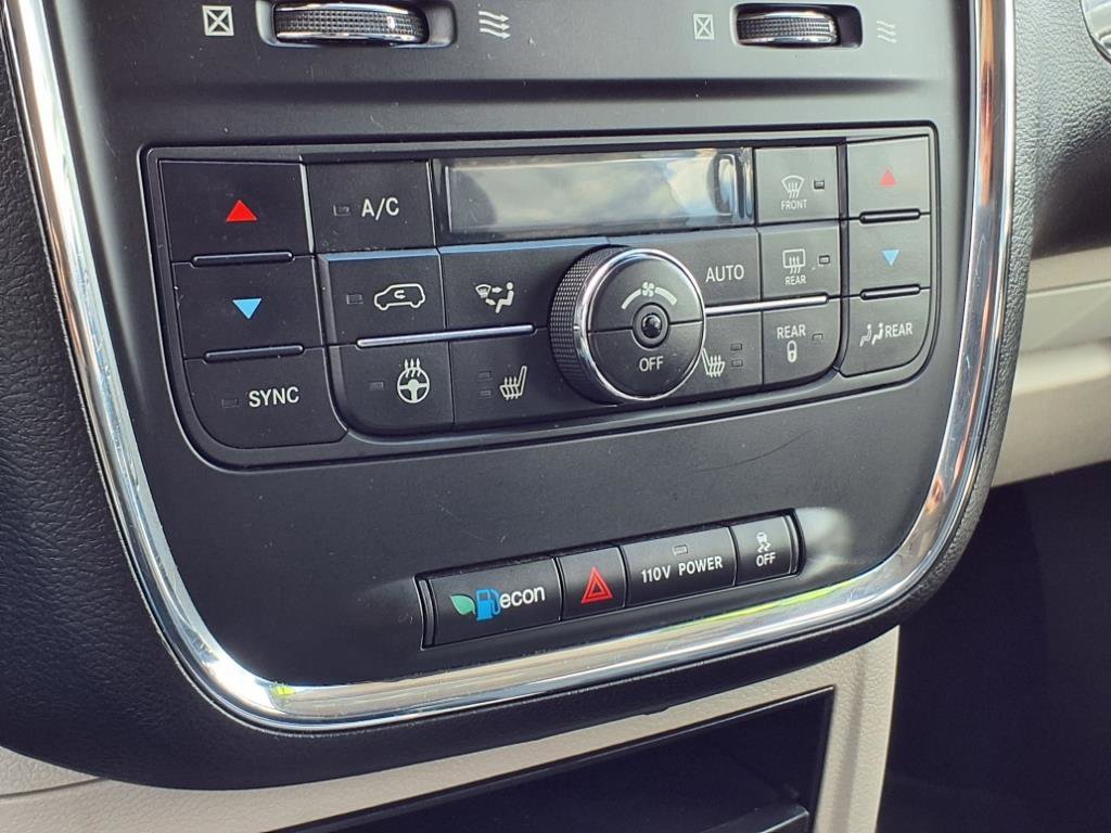 Used 2012 Chrysler Town & Country Touring-L w/ Driver Convenience Group image 15