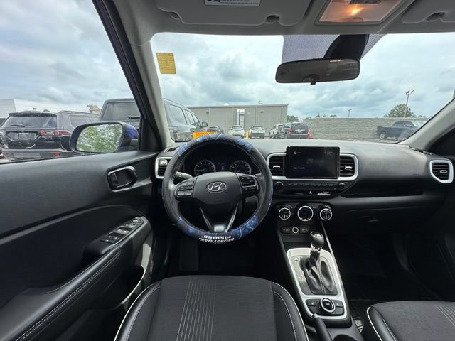 Used 2022 Hyundai Venue Limited w/ Cargo Package FWD image 16