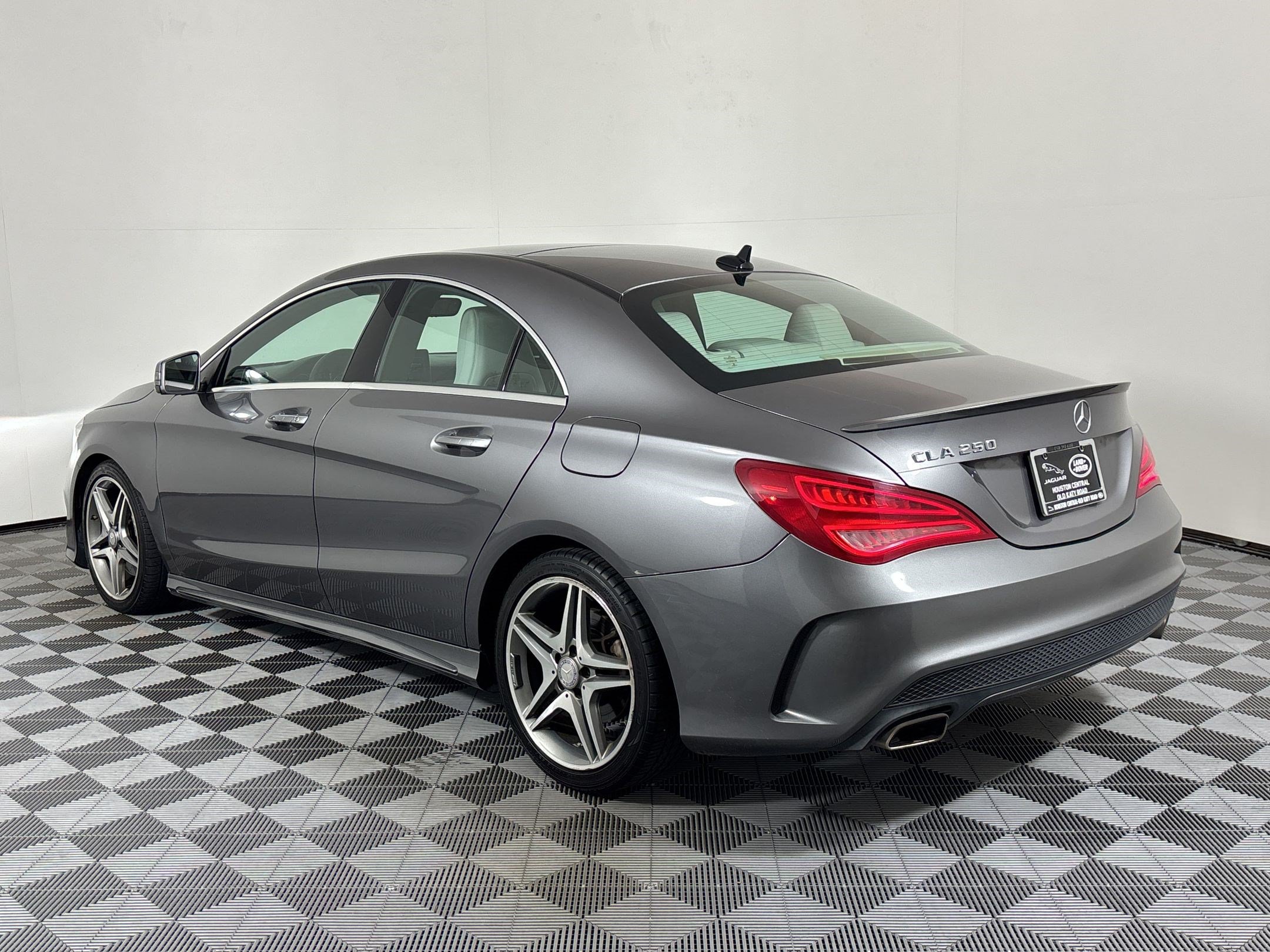 Used 2015 Mercedes-Benz CLA 250 image 3