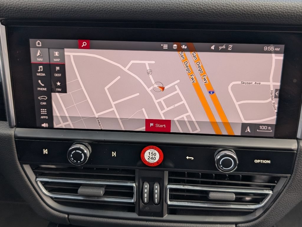 Certified 2025 Porsche Macan AWD/4WD image 14