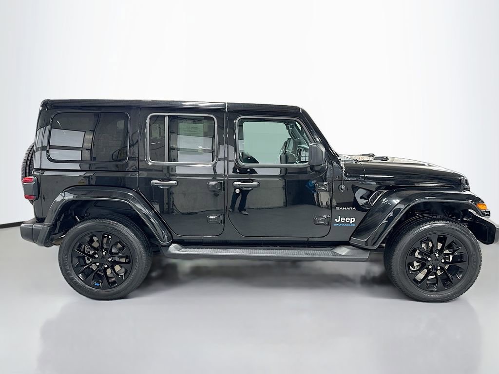 Used 2023 Jeep Wrangler Unlimited Sahara w/ Cold Weather Group AWD/4WD image 5