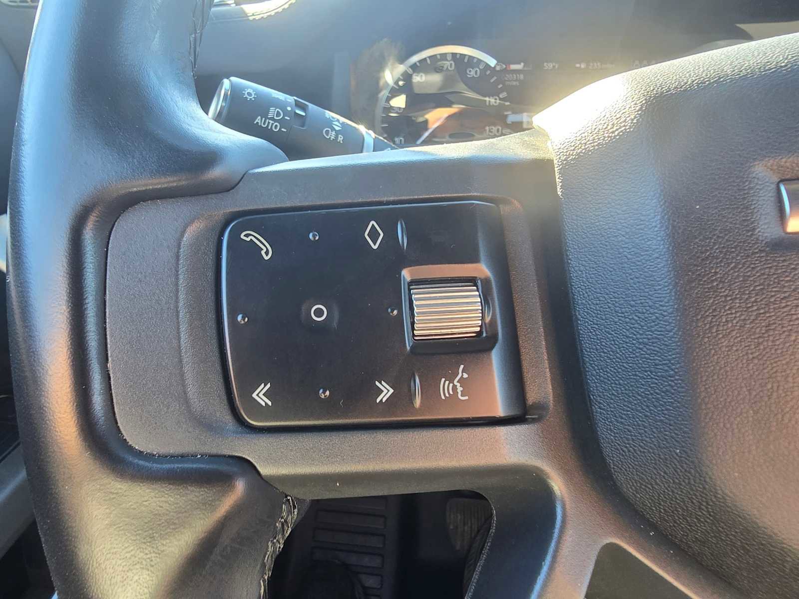 Used 2023 Land Rover Defender 90 X-Dynamic SE image 27