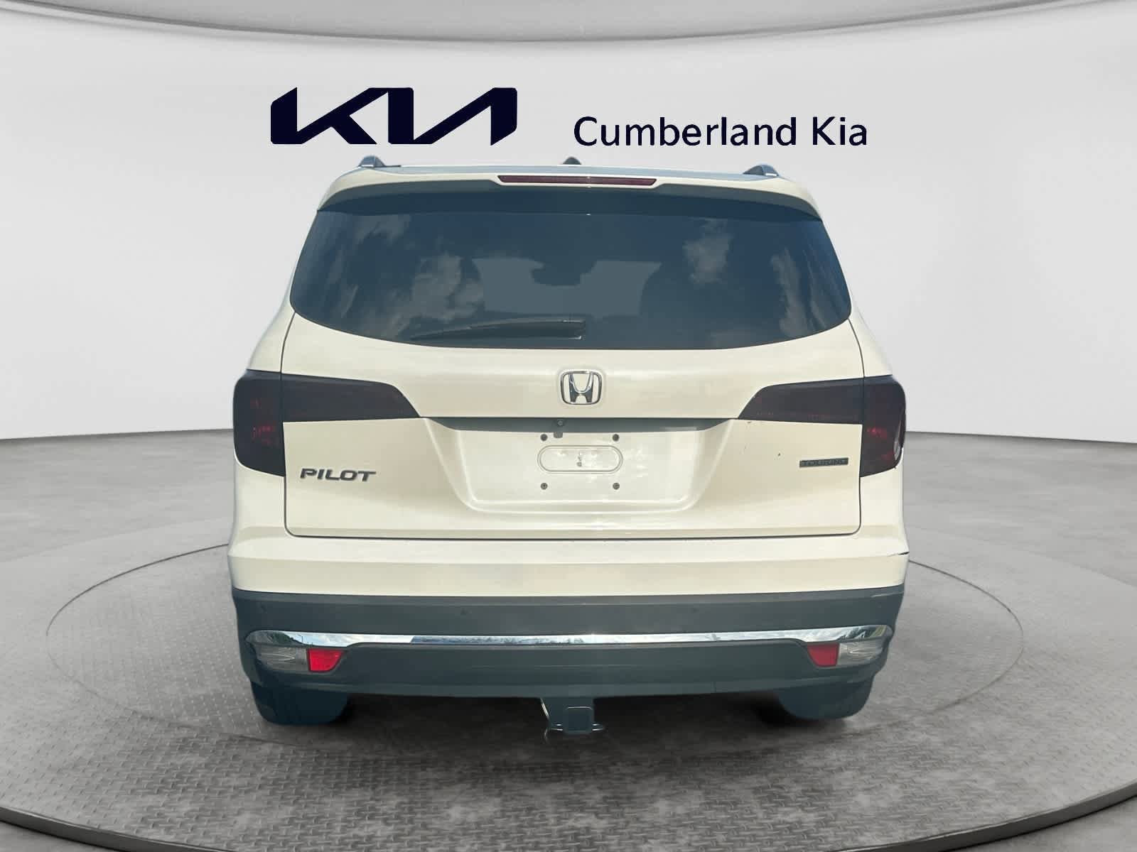 Used 2017 Honda Pilot Touring image 4