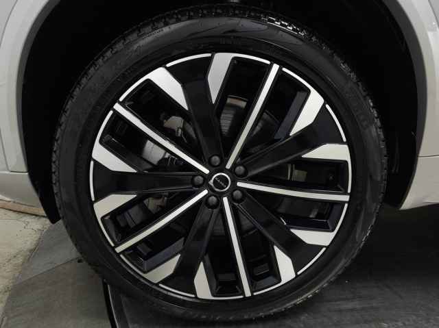 Used 2025 Volvo XC90 B5 Plus image 13