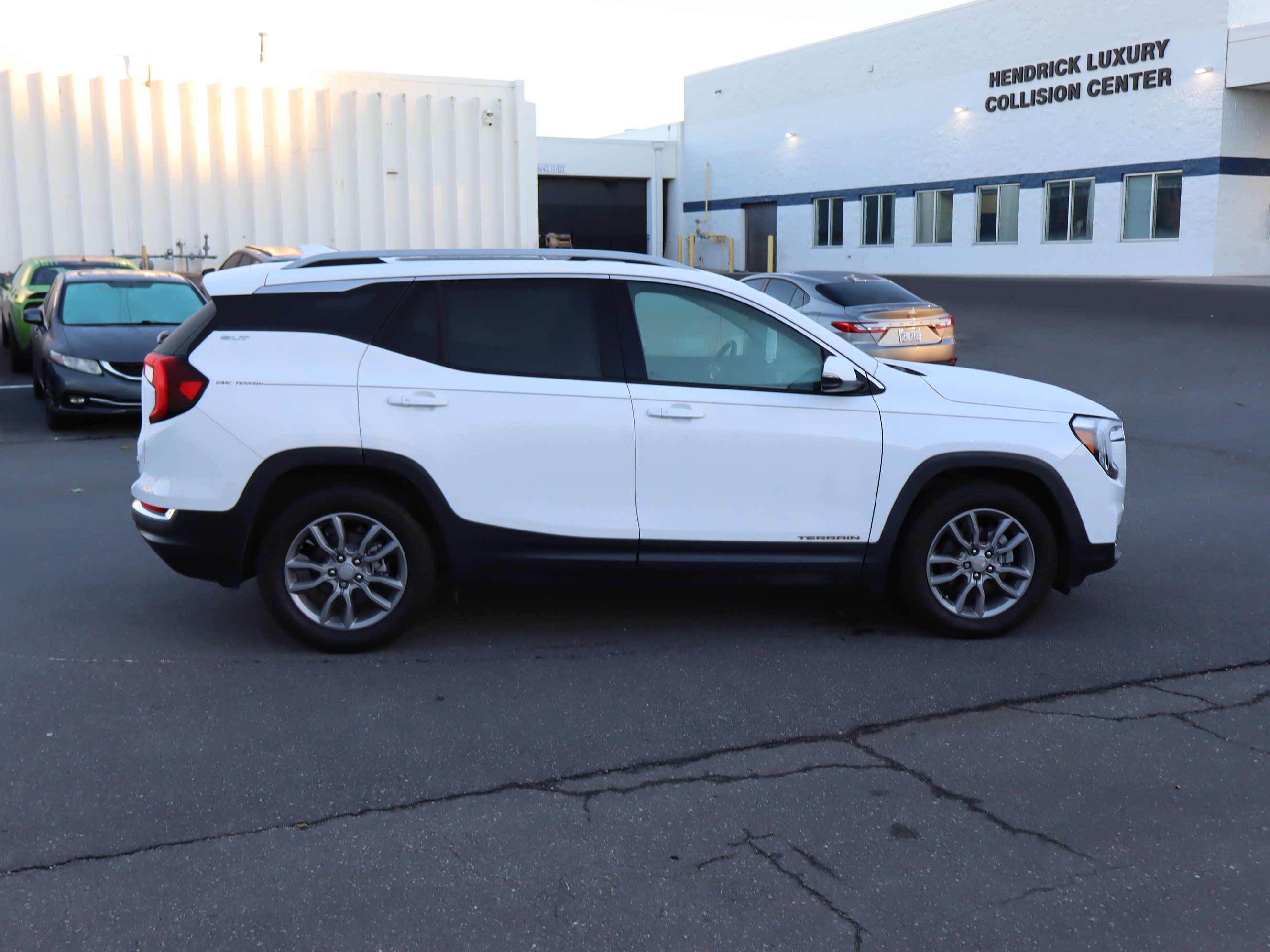 Used 2024 GMC Terrain SLT FWD image 22
