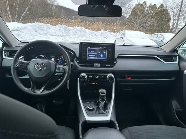Used 2022 Toyota RAV4 LE image 12