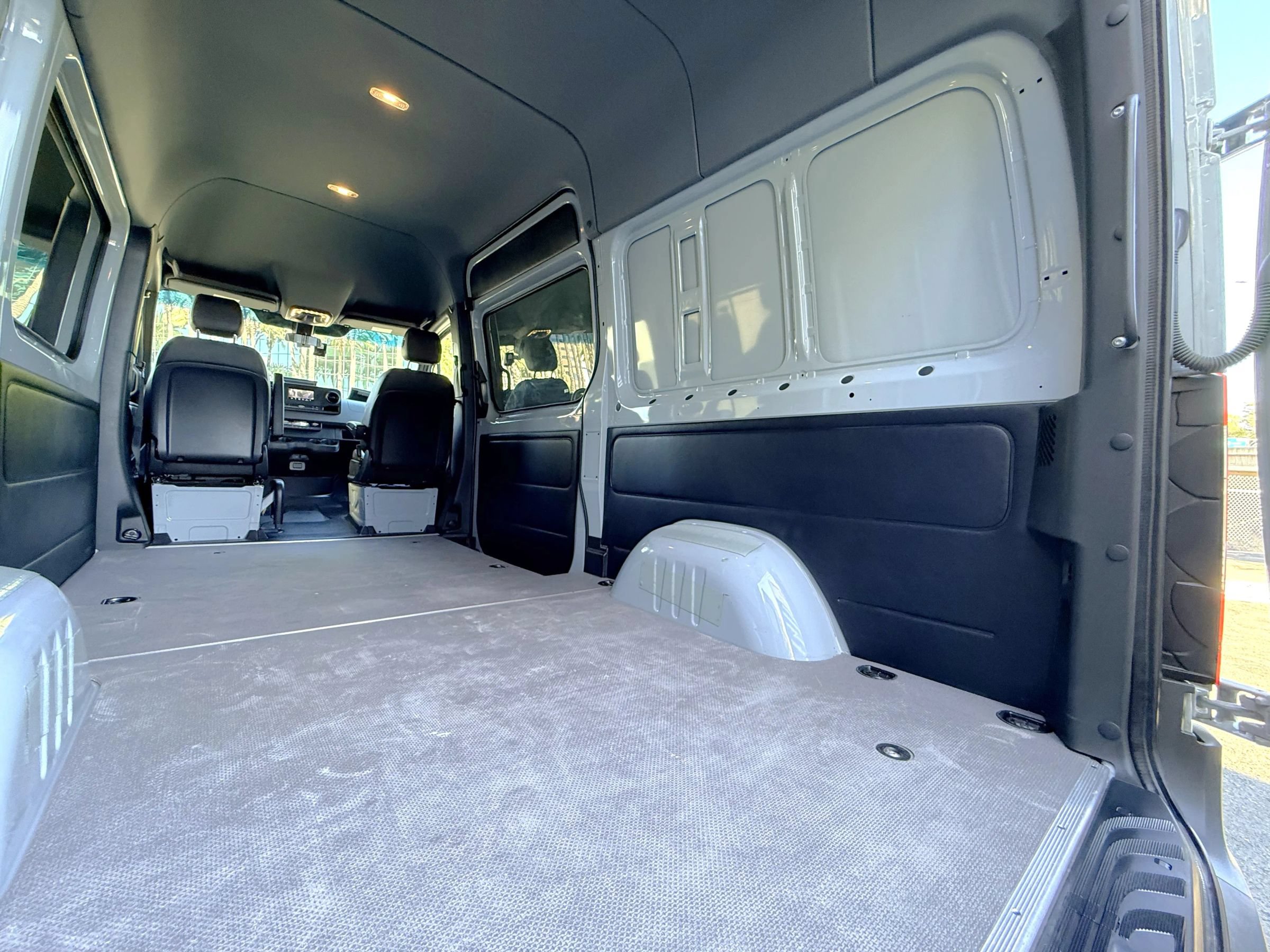 Used 2022 Mercedes-Benz Sprinter 2500 144 Crew image 13
