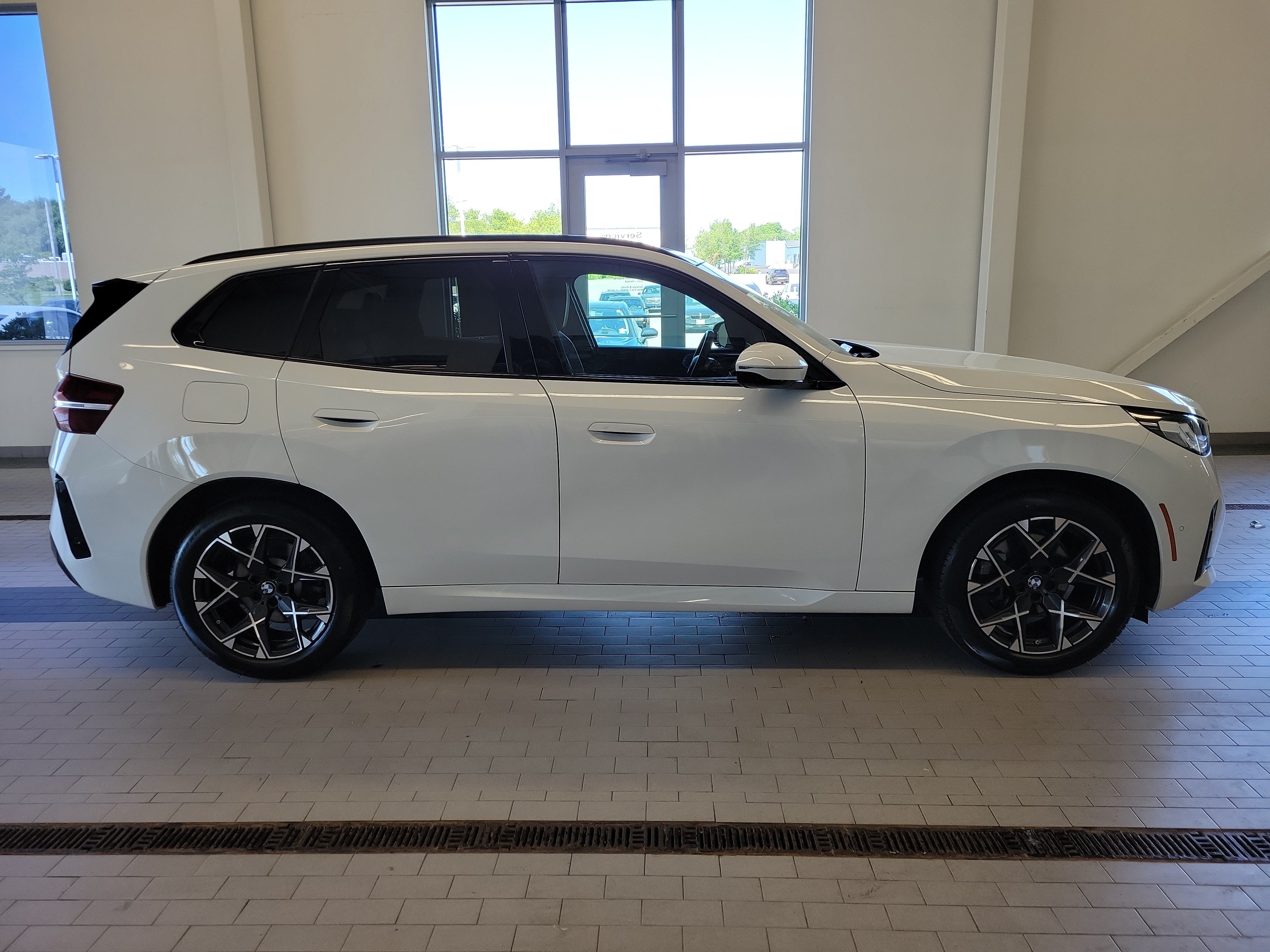 Used 2025 BMW X3 xDrive30i w/ Premium Package AWD/4WD image 4