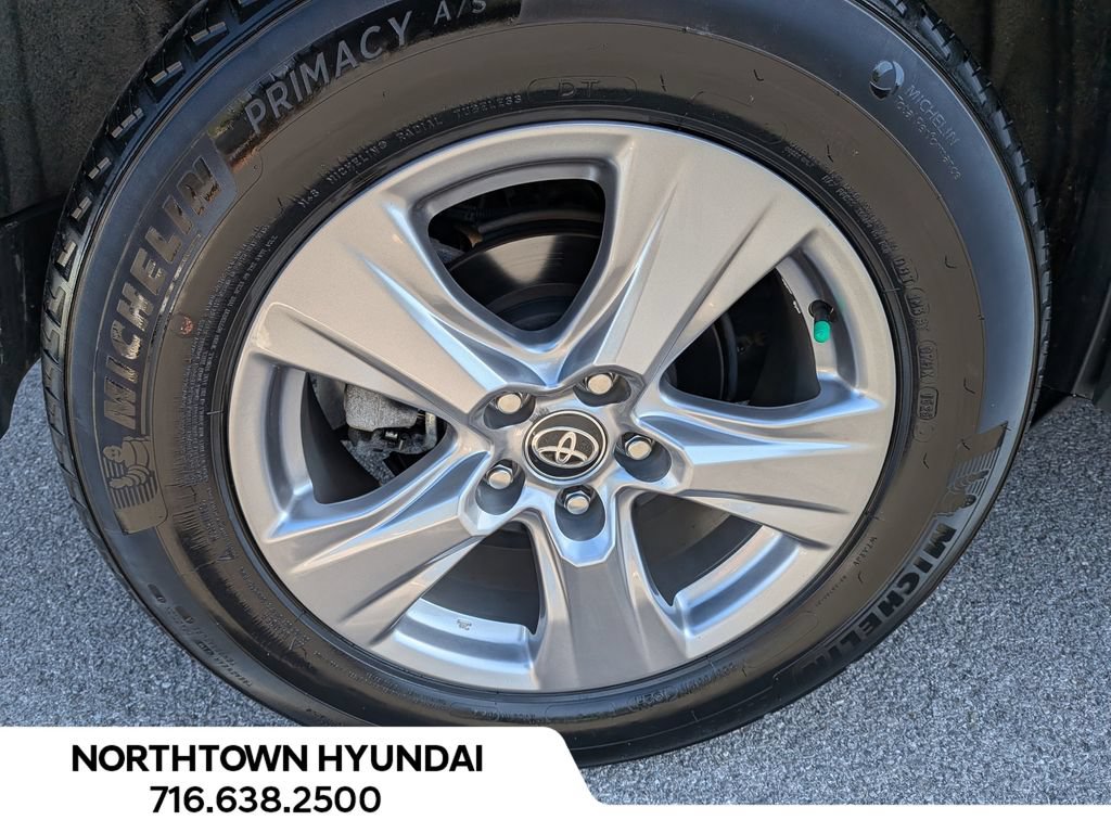 Used 2025 Toyota RAV4 XLE AWD/4WD image 41