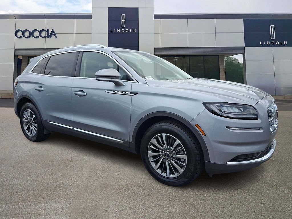 Certified 2023 Lincoln Nautilus AWD w/ Premium Package image 3
