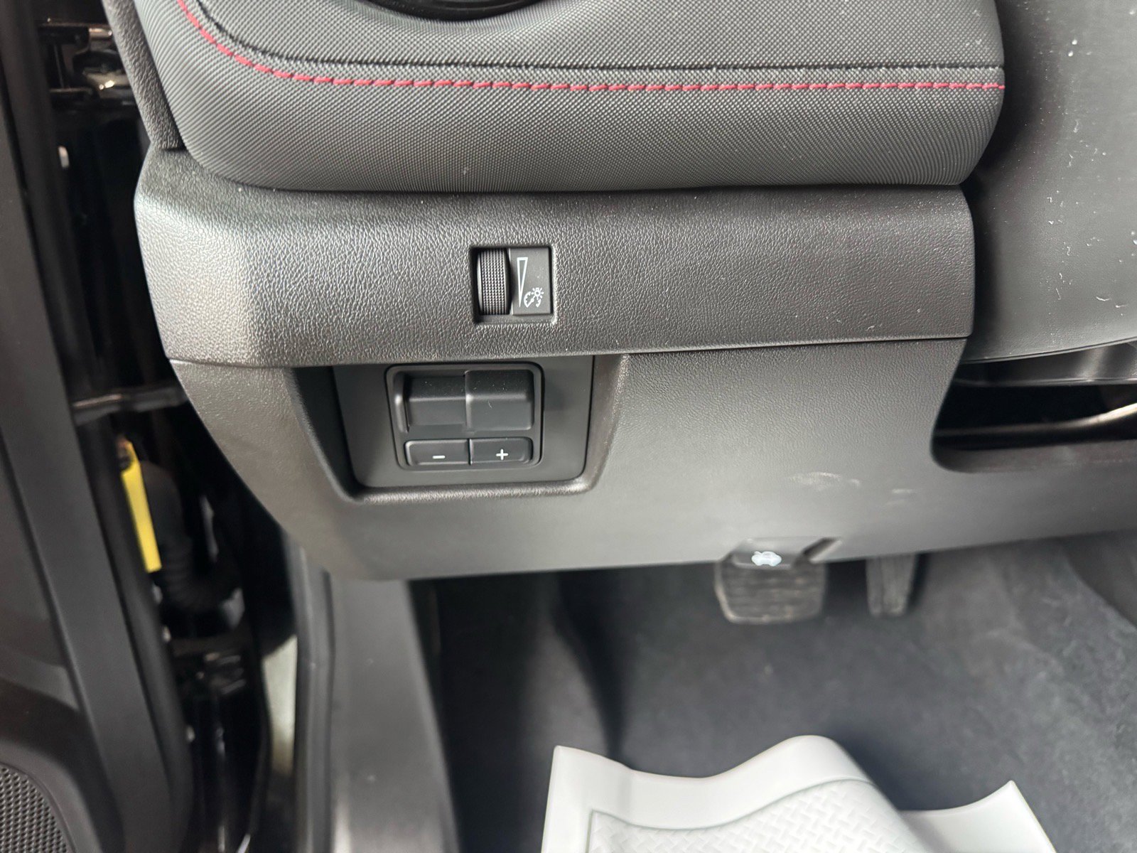 Used 2024 Chevrolet Colorado Z71 w/ Z71 Convenience Package 2 image 15