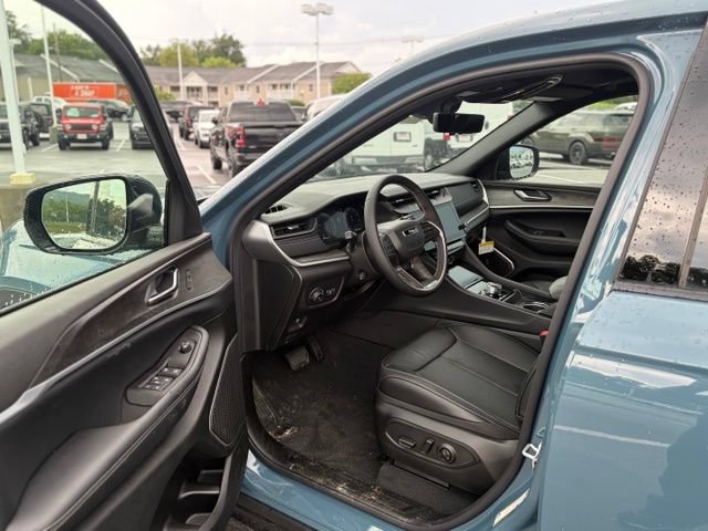 New 2026 Jeep Grand Cherokee Limited w/ Luxury Tech Group II AWD/4WD image 14