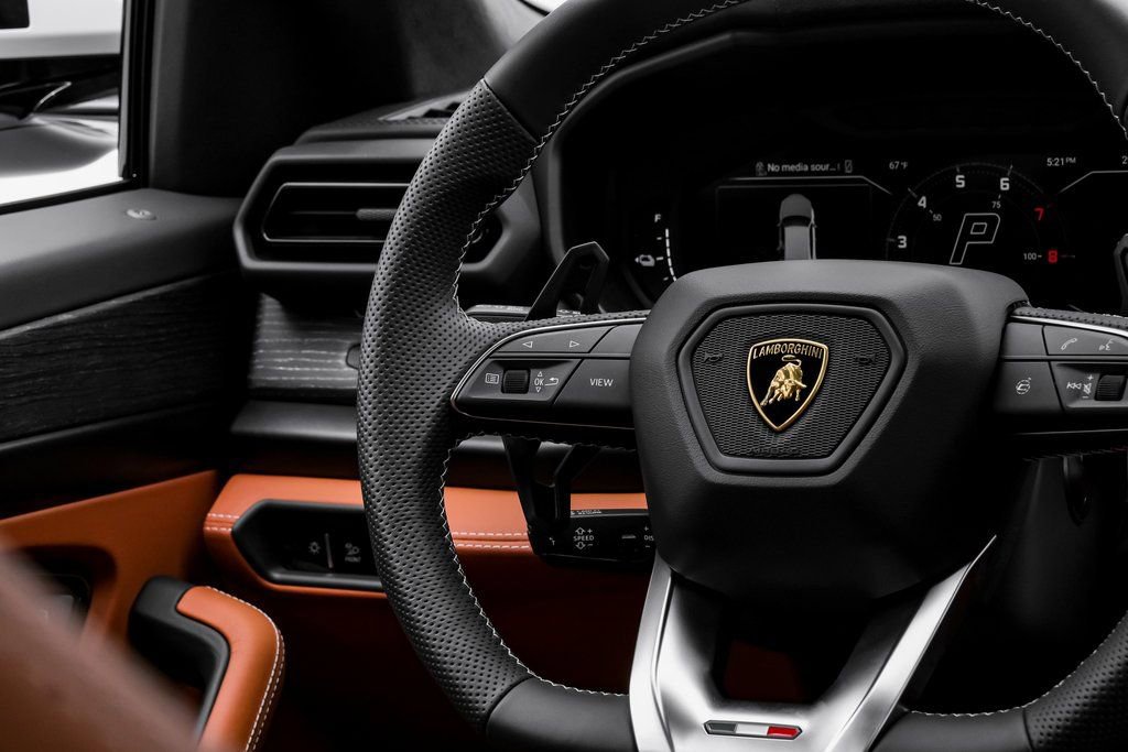 Used 2025 Lamborghini Urus SE image 14