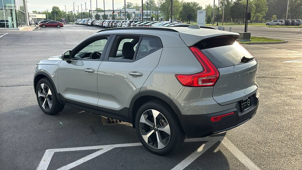 Certified 2025 Volvo XC40 B5 Plus AWD/4WD image 4