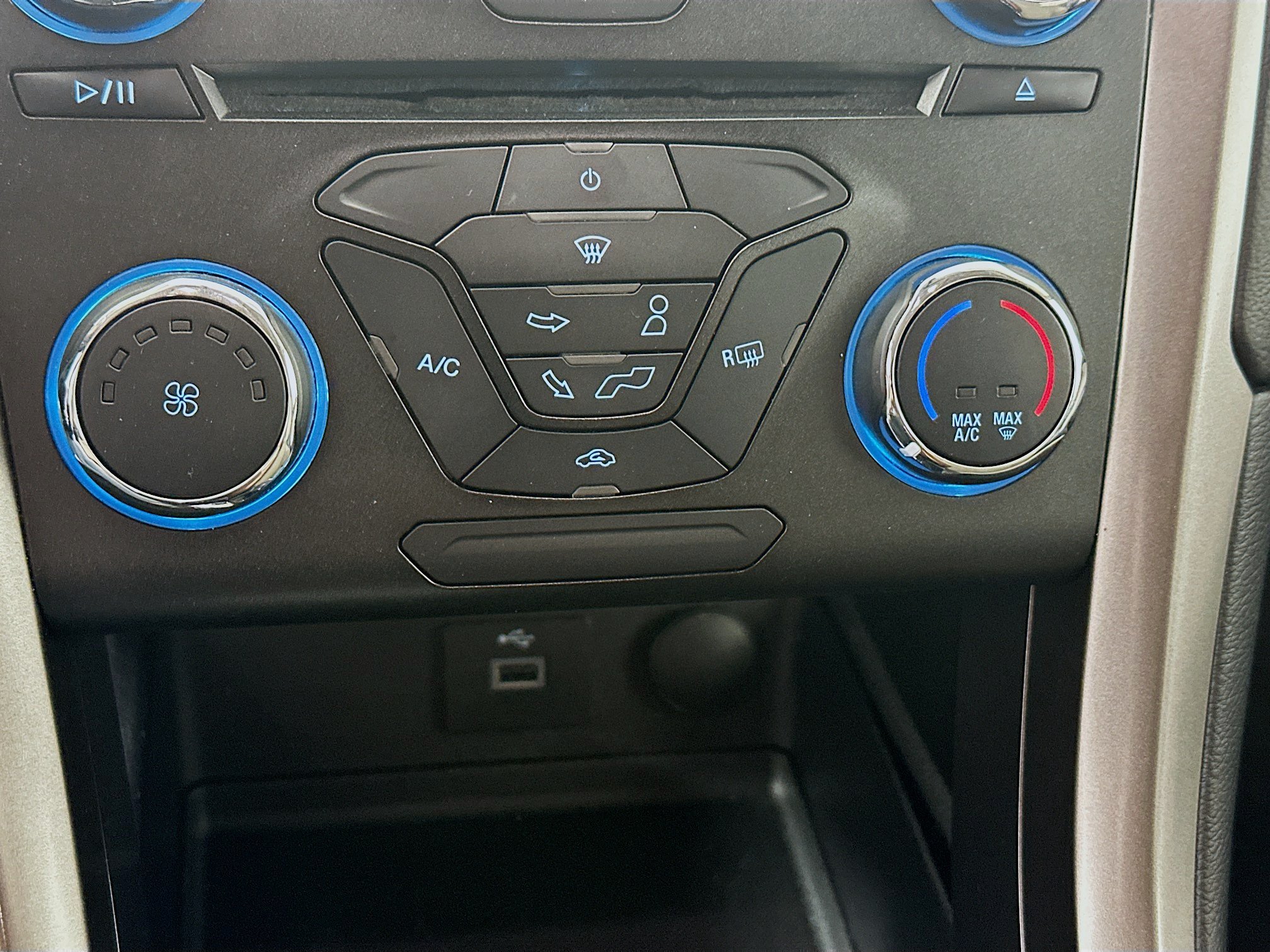 Used 2018 Ford Fusion S FWD image 22