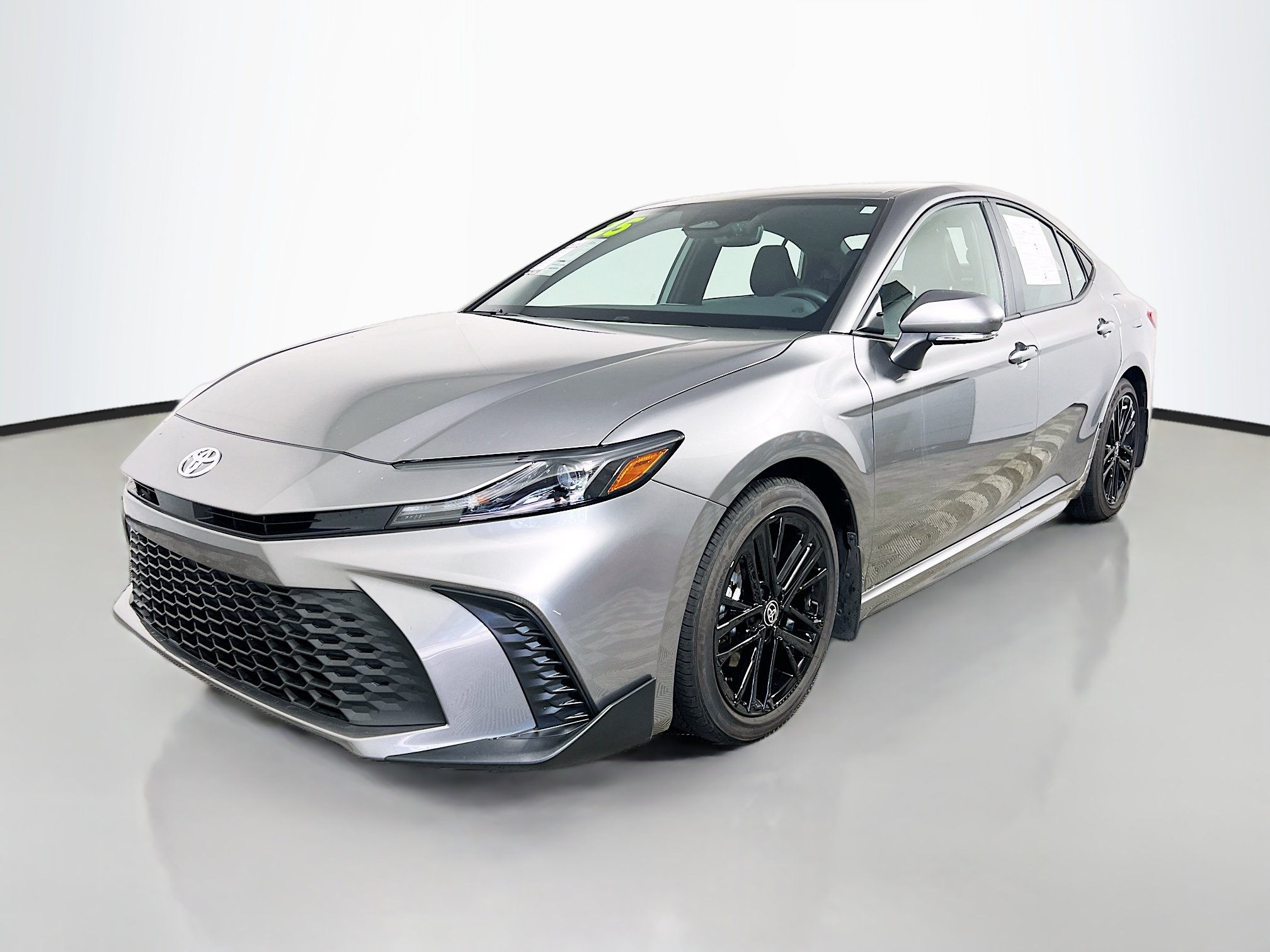 Used 2025 Toyota Camry SE FWD image 10