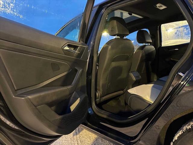 Used 2019 Volkswagen Jetta R-Line w/ R-Line Cold Weather Package image 15