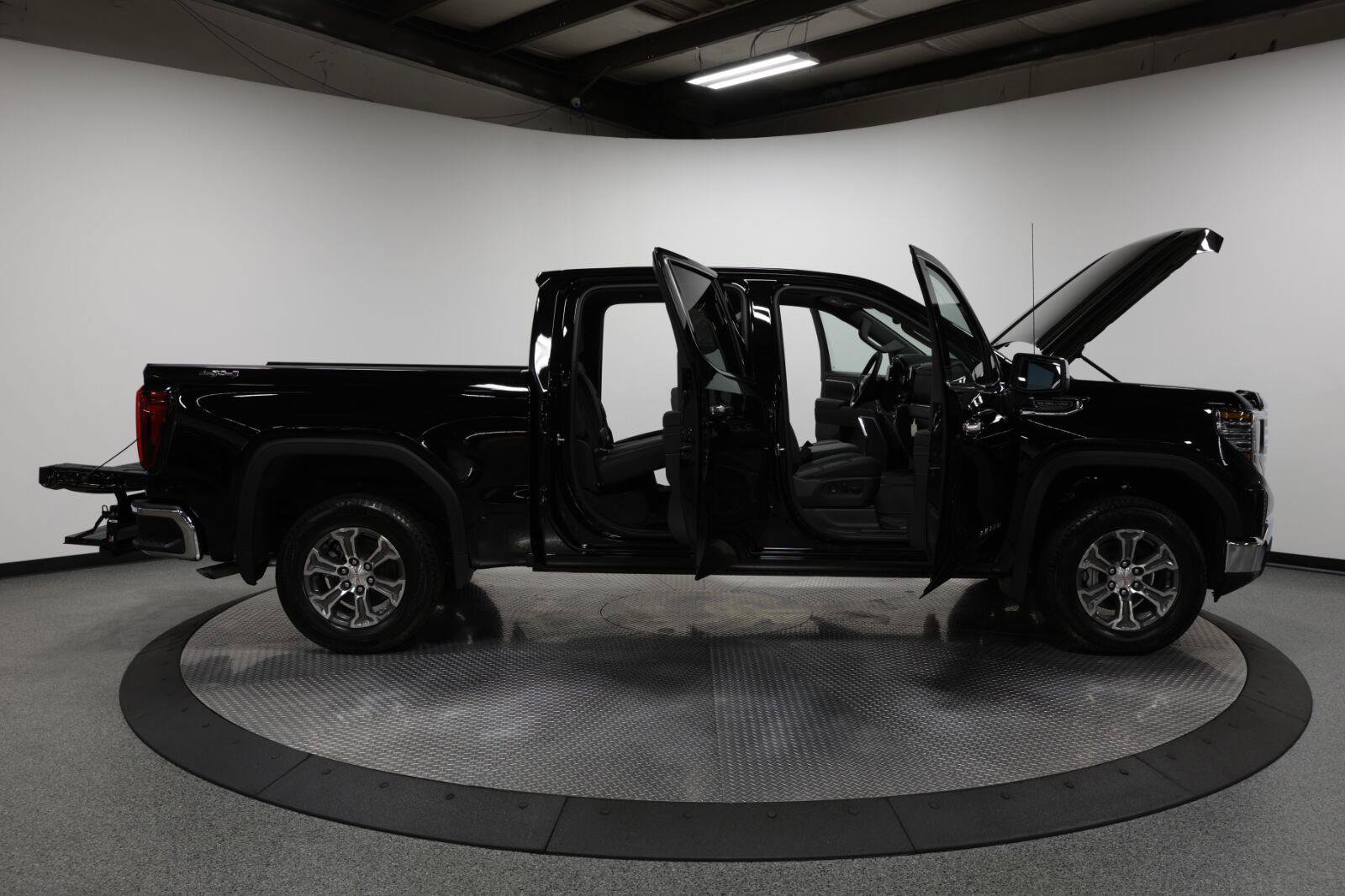 New 2026 GMC Sierra 1500 SLT AWD/4WD image 10