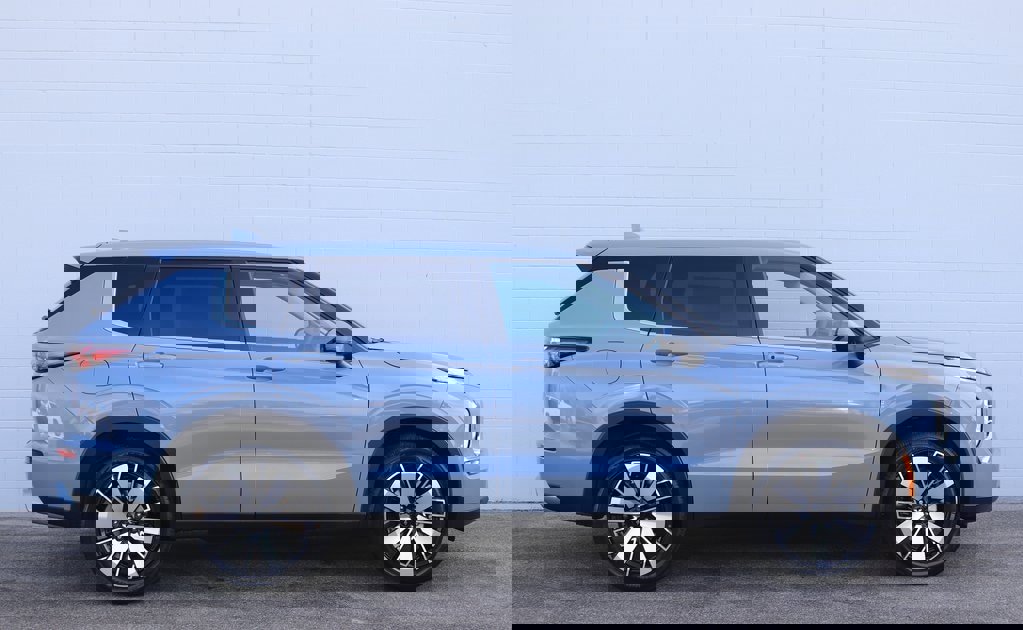 New 2026 Mitsubishi Outlander SE image 2