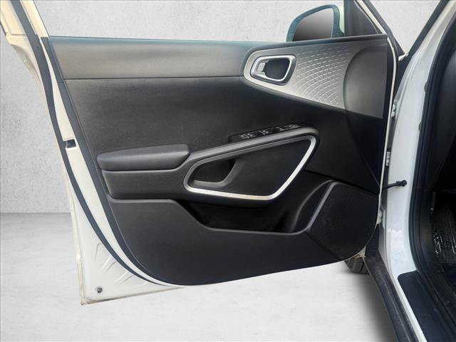 Used 2024 Kia Soul LX w/ Option Group 015 FWD image 17