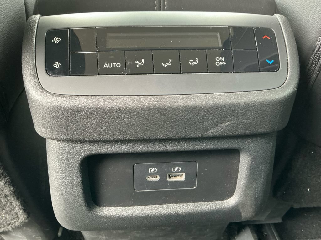 Used 2024 Nissan Pathfinder SL AWD/4WD image 31