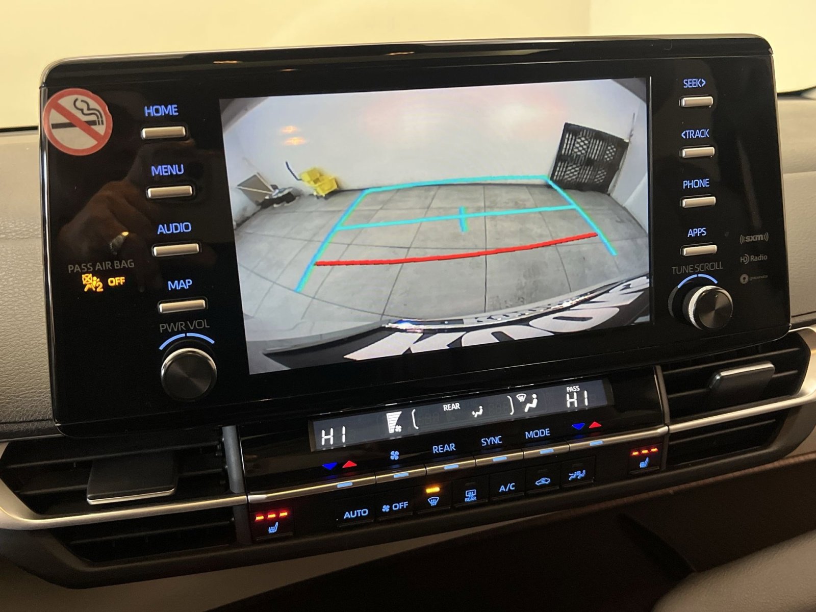 Used 2024 Toyota Sienna XLE image 17