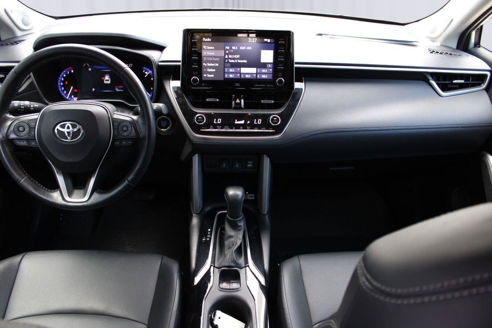 Used 2022 Toyota Corolla Cross XLE w/ Convenience Package FWD image 2