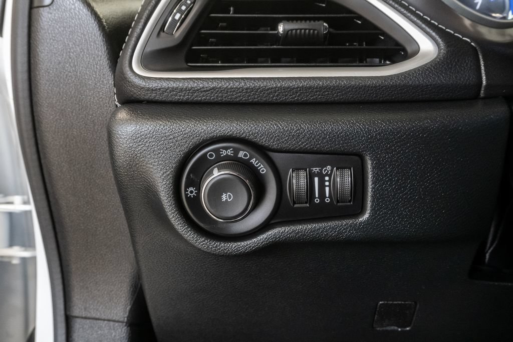 New 2026 Chrysler Pacifica Select FWD image 15