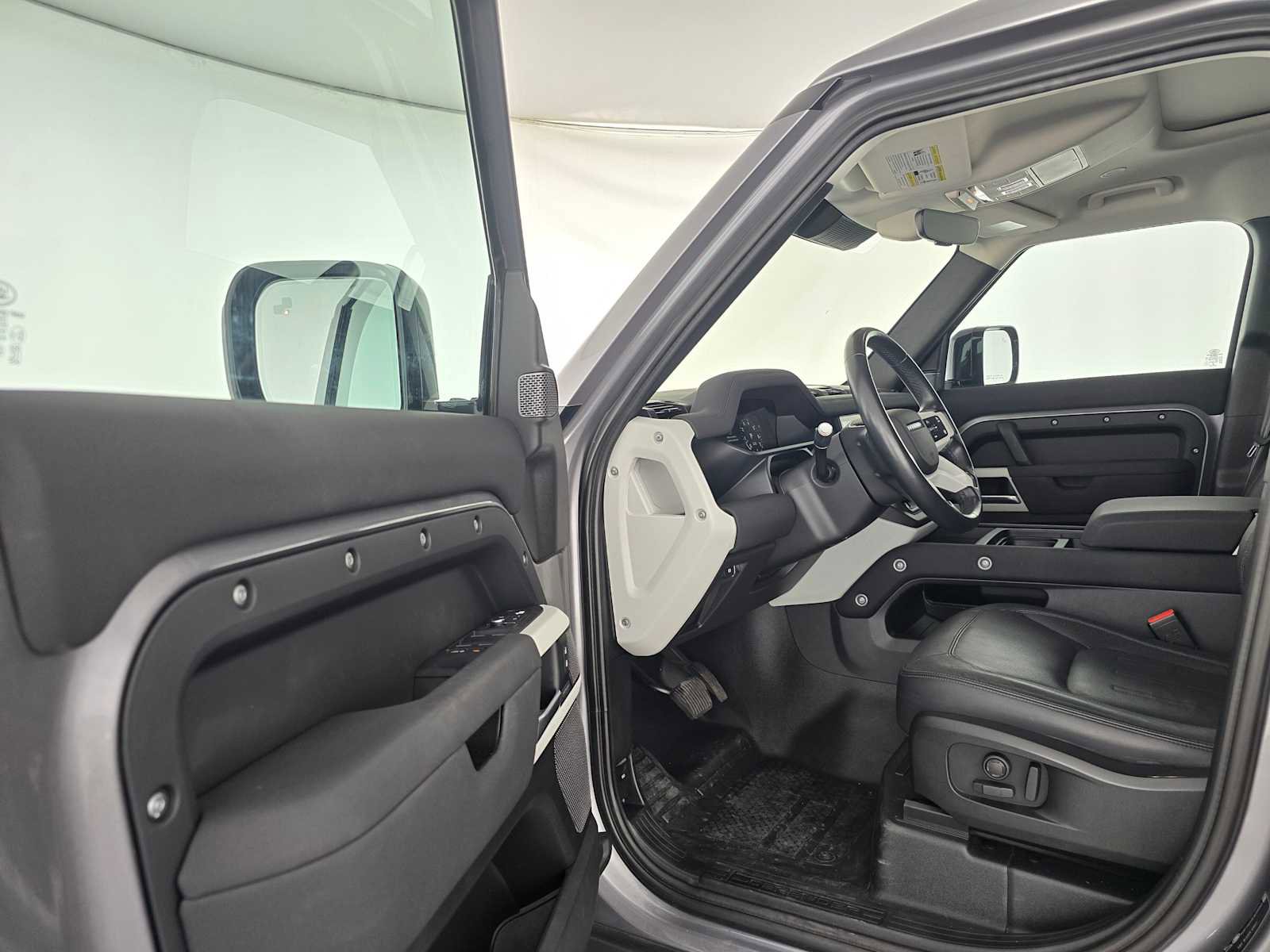 Used 2022 Land Rover Defender 110 SE image 18