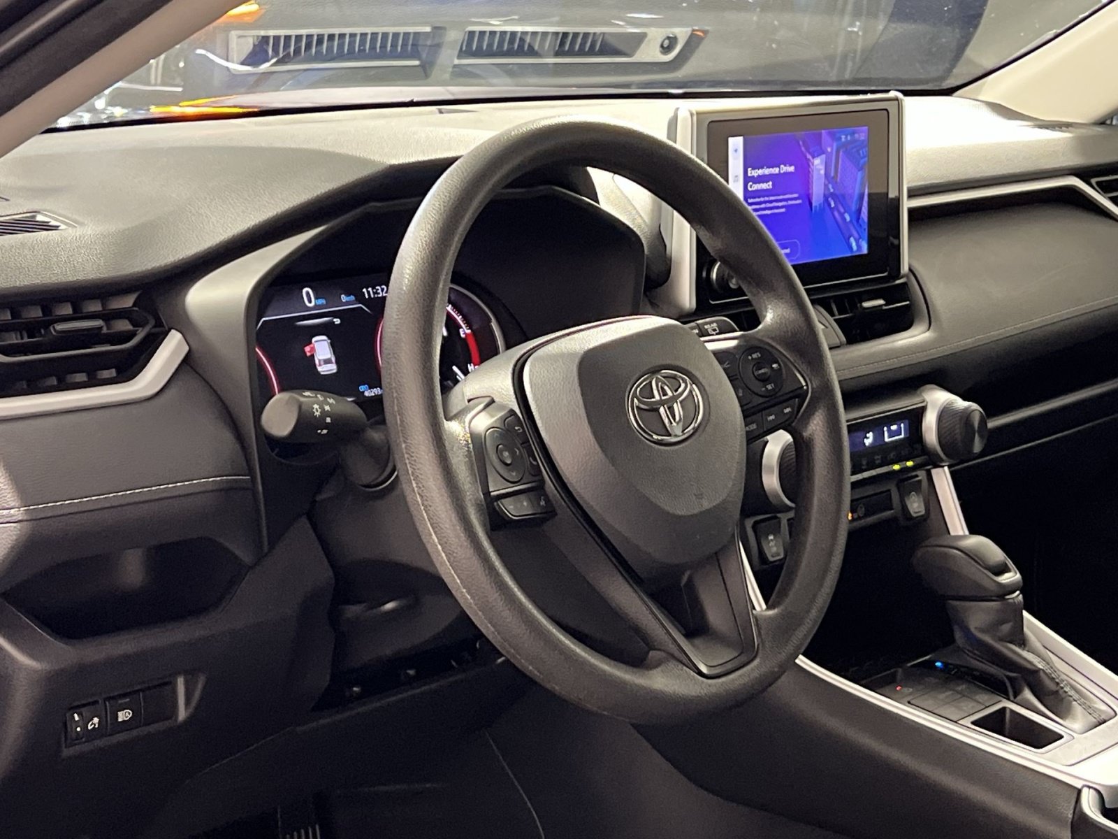 Used 2025 Toyota RAV4 LE AWD/4WD image 16