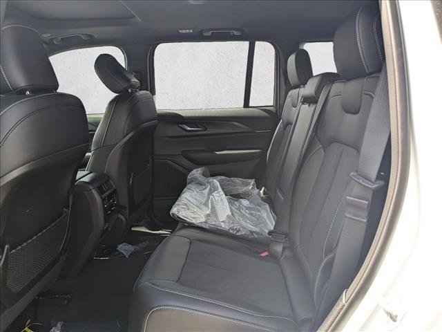 New 2025 Jeep Grand Cherokee Altitude image 14
