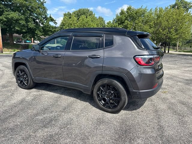 Used 2023 Jeep Compass Latitude w/ Sun and Sound Group AWD/4WD image 2