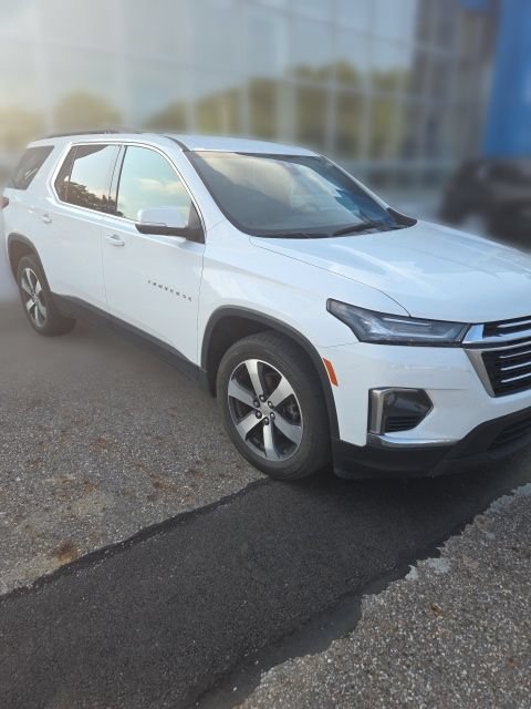 Used 2023 Chevrolet Traverse LT w/ LT Premium Package FWD image 4