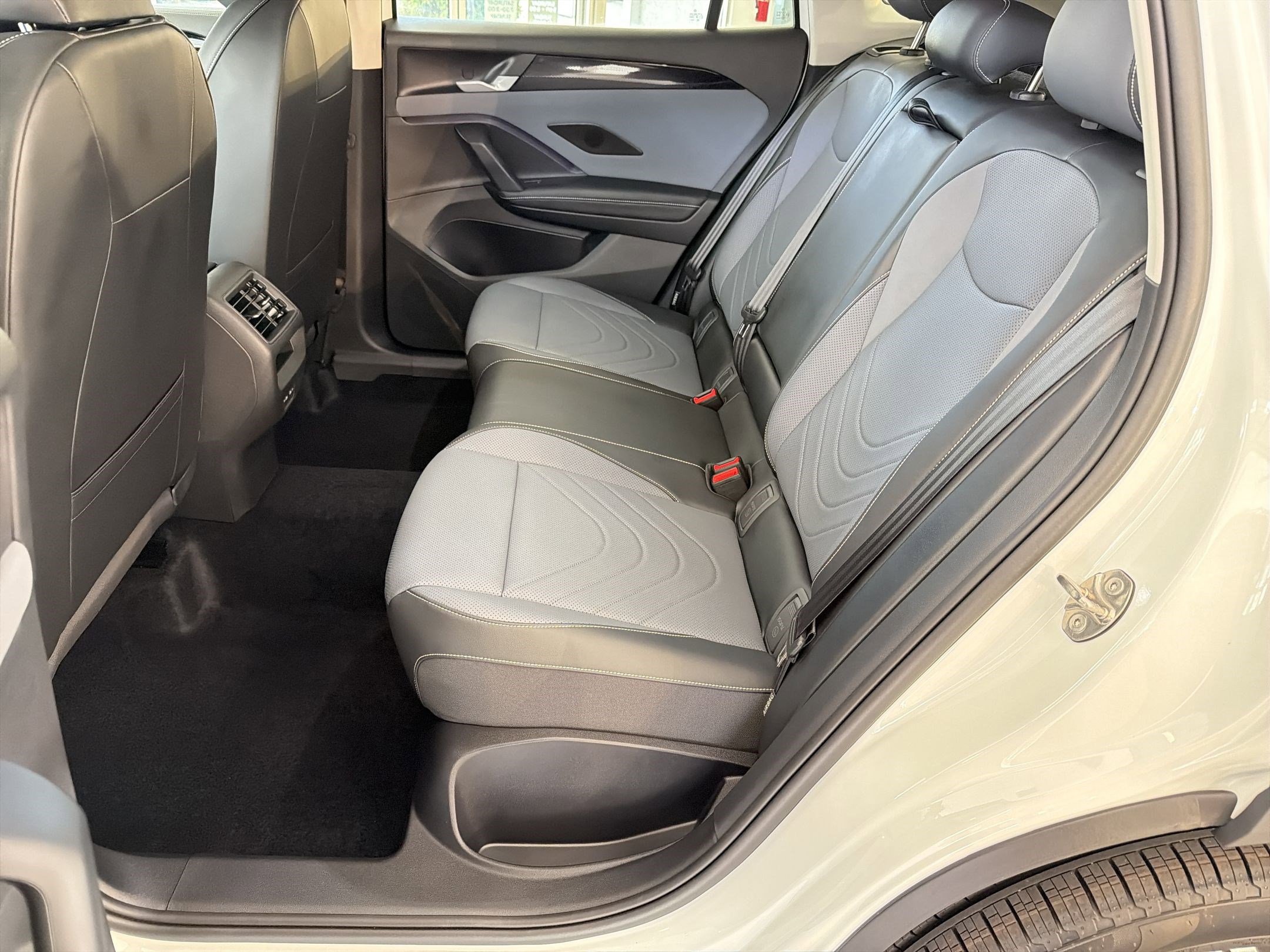 New 2026 Volkswagen Tiguan SE FWD image 15