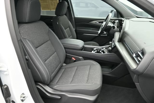 Used 2025 Chevrolet Traverse LT w/ Driver Confidence Package AWD/4WD image 32