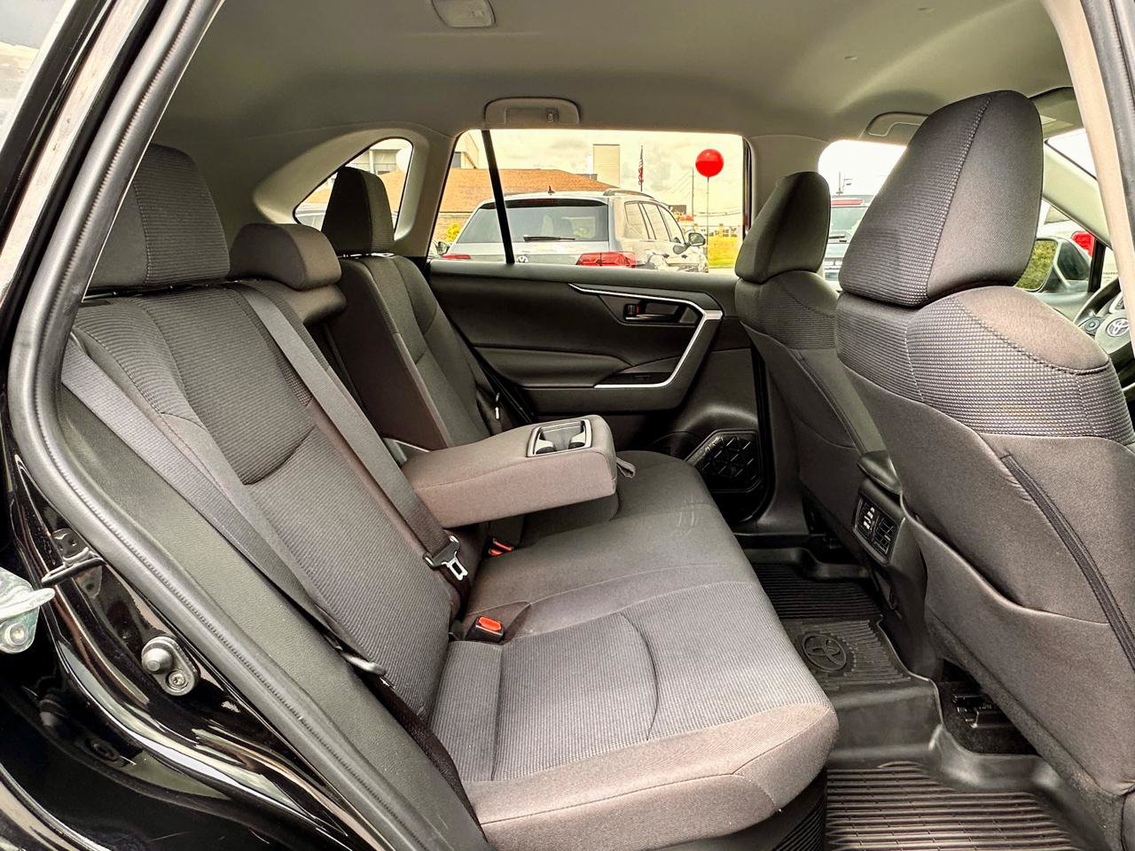 Used 2022 Toyota RAV4 LE AWD/4WD image 13