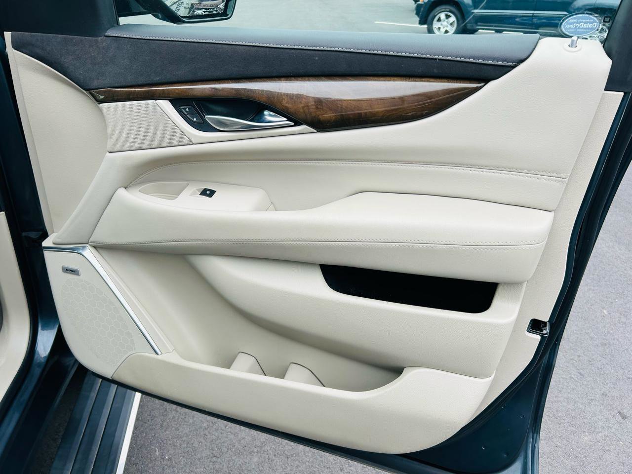 Used 2019 Cadillac Escalade Premium Luxury image 37
