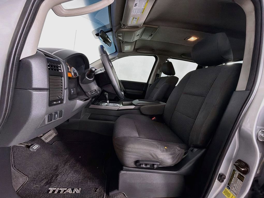Used 2010 Nissan Titan SE w/ SE Value Truck Pkg RWD image 12
