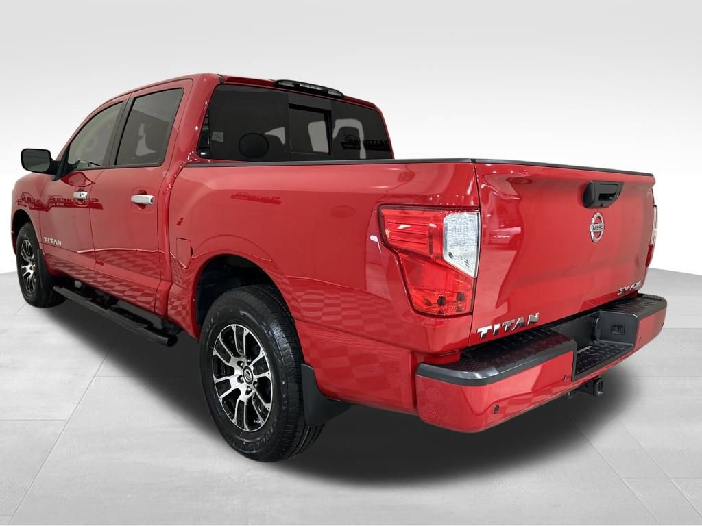 Used 2021 Nissan Titan SV w/ SV Convenience Package image 3