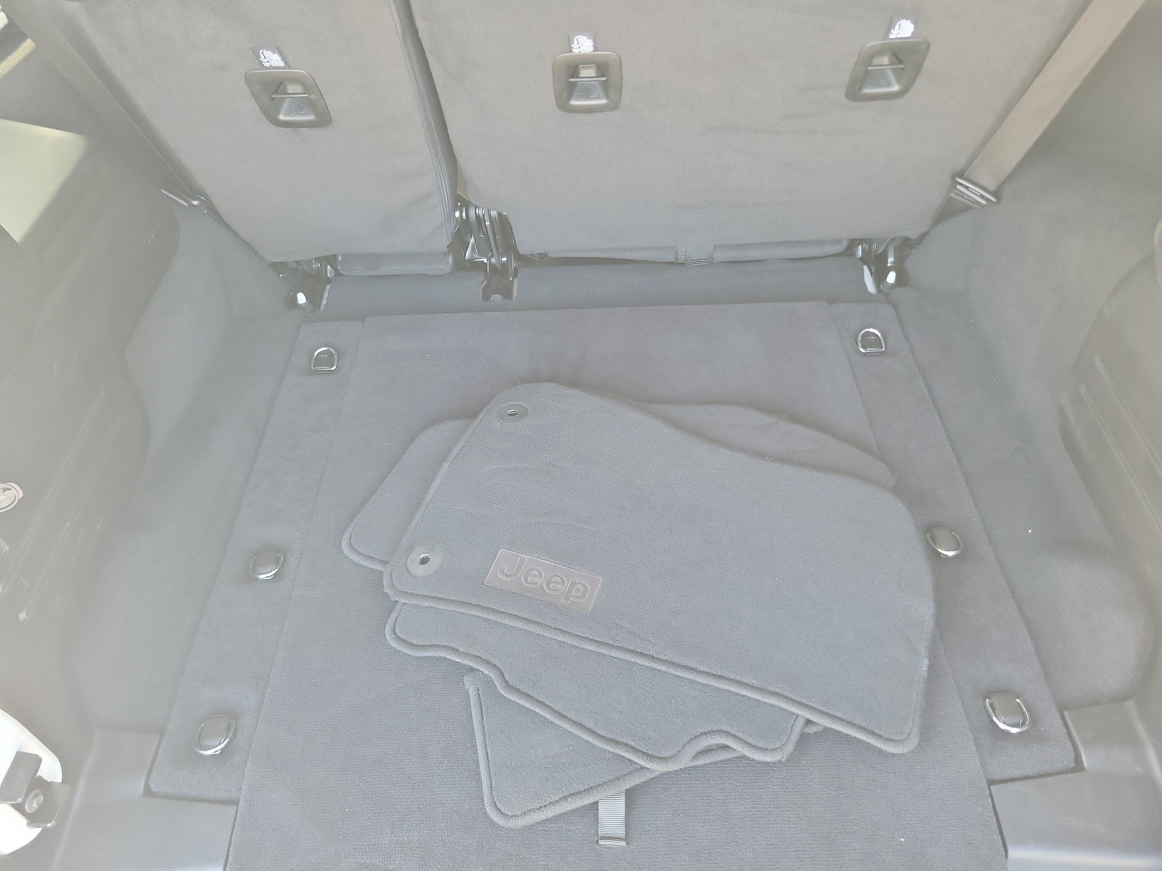 Used 2025 Jeep Wrangler Unlimited Sahara AWD/4WD image 15
