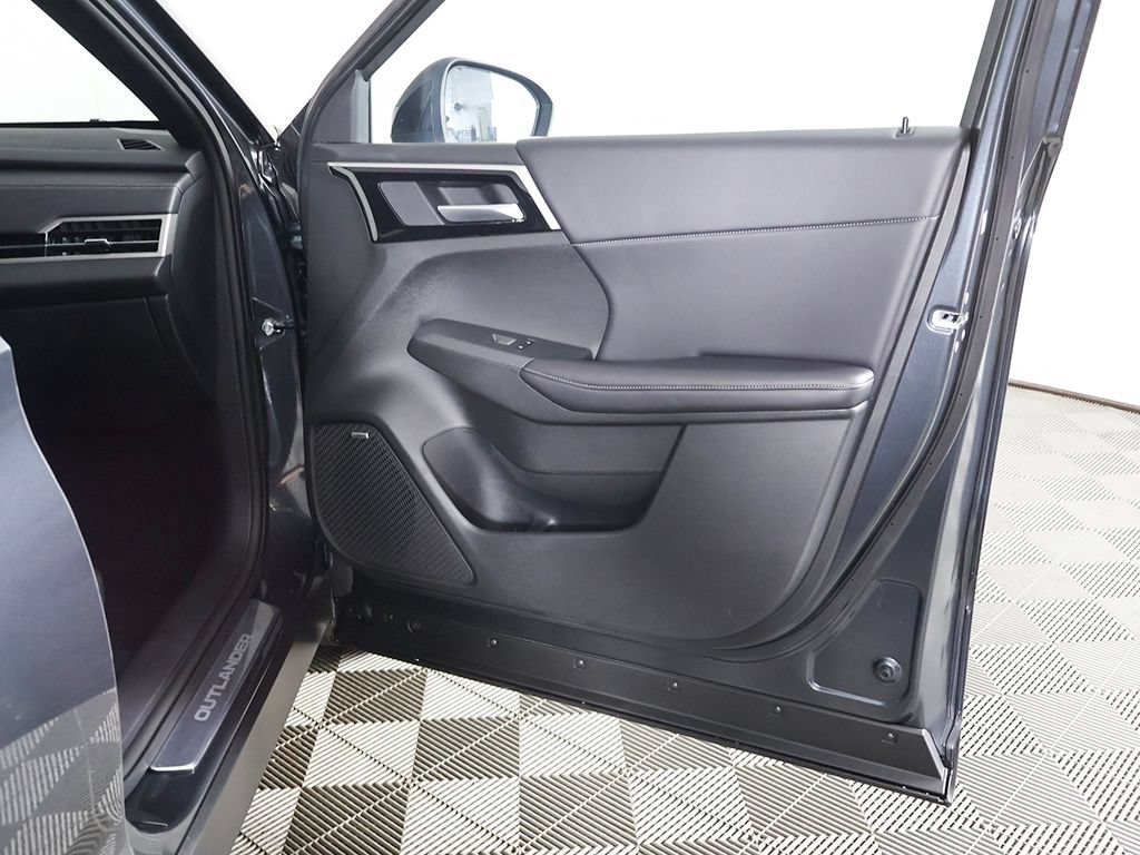 New 2026 Mitsubishi Outlander LE AWD/4WD image 23