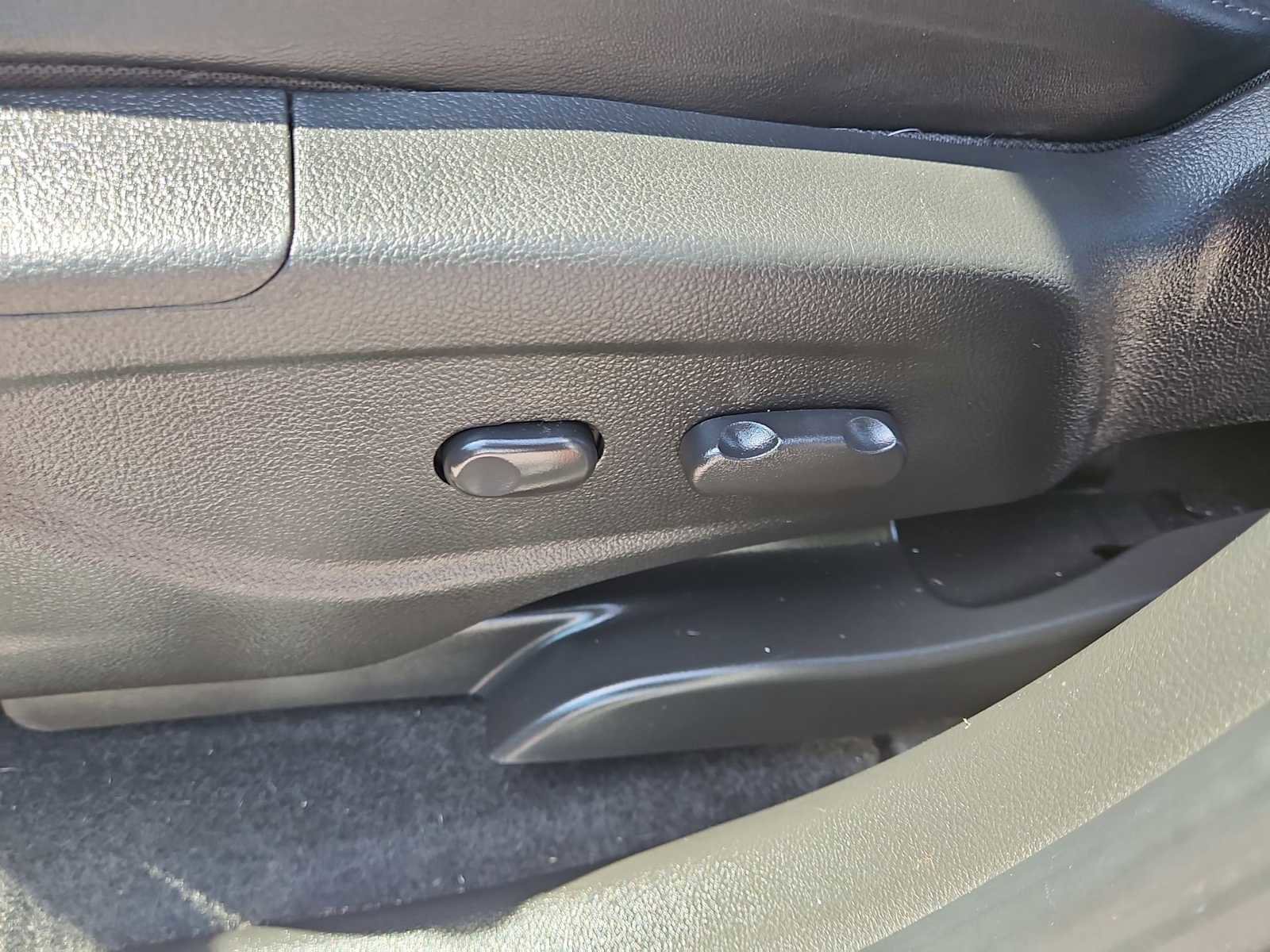 Used 2018 Buick Encore Preferred image 17