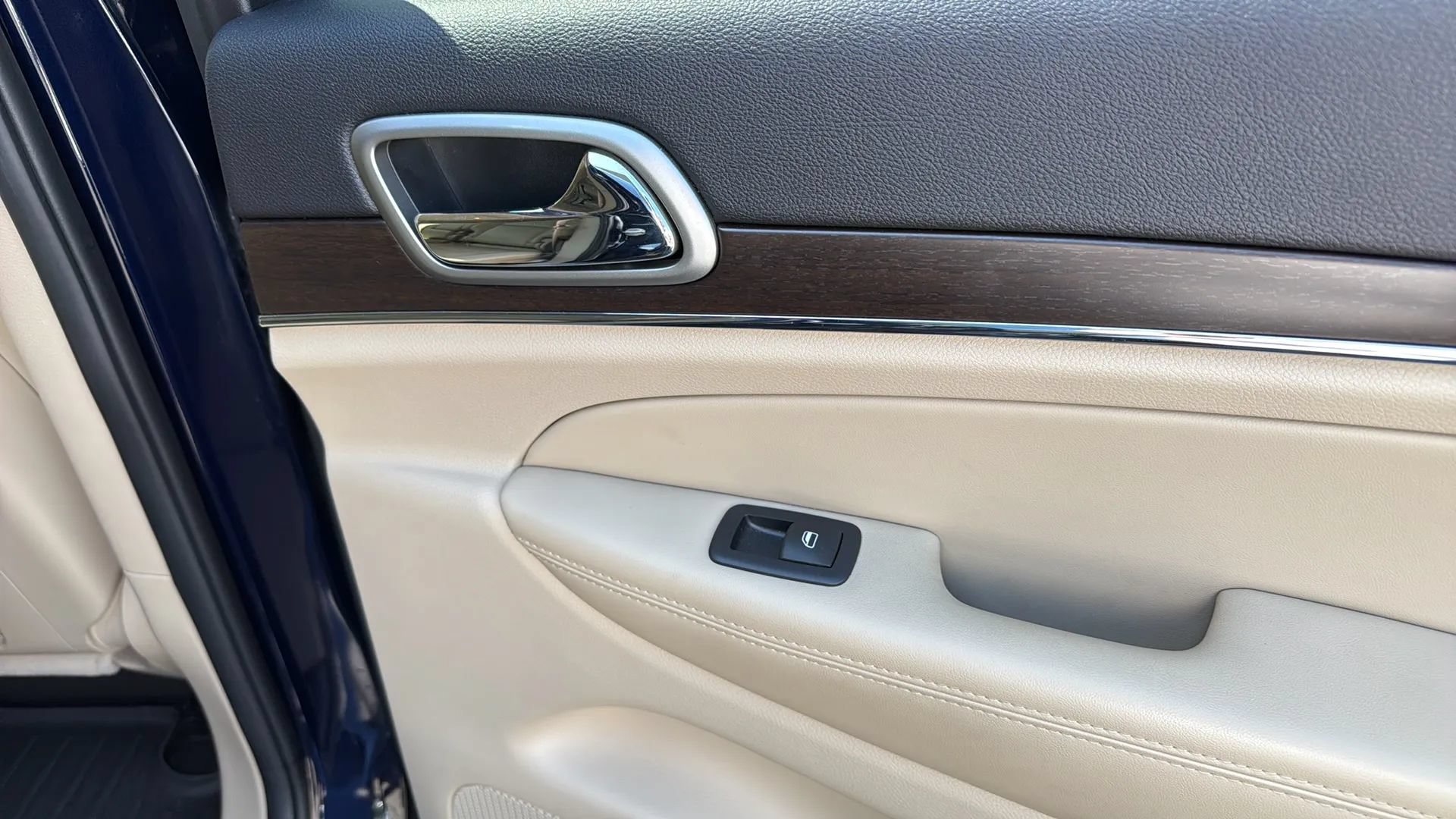 Used 2018 Jeep Grand Cherokee Limited AWD/4WD image 19