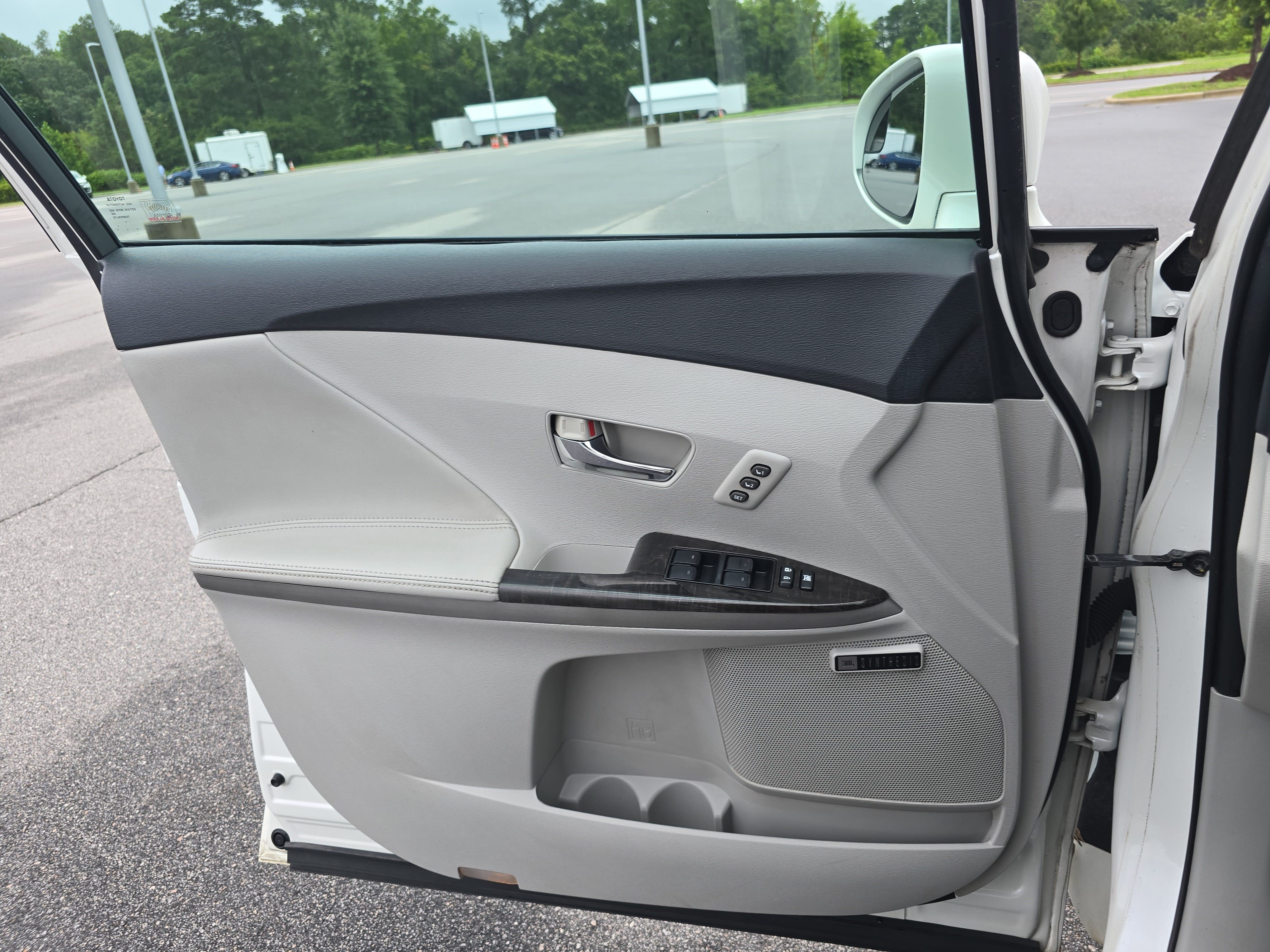 Used 2013 Toyota Venza XLE w/ XLE Premium Pkg FWD image 27